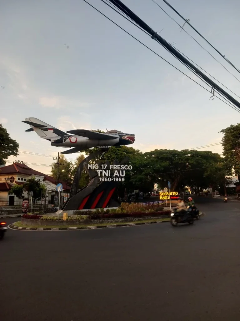 Patung Pesawat Suhat